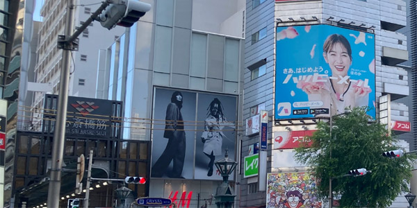 ハッピーメールの看板